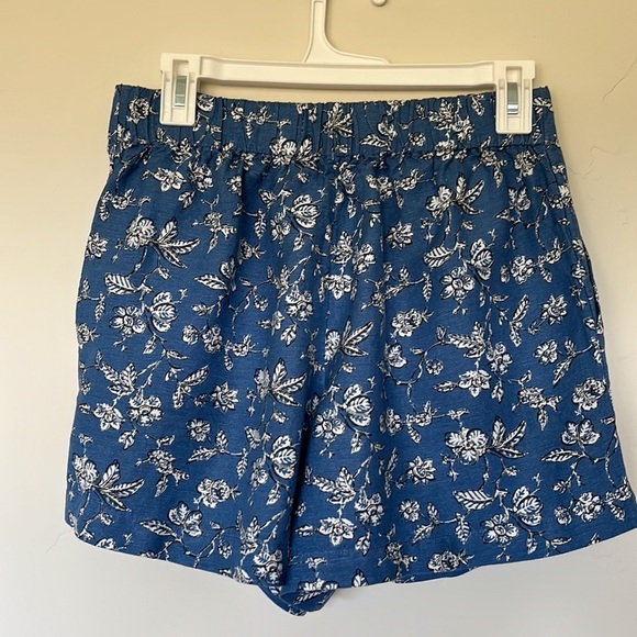 Loft pull on floral shorts. Sz. S. - Picture 6 of 9